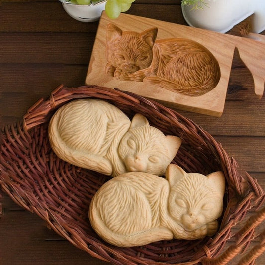 Hand-Carved Wooden Cookie Mold – Beech Wood Gingerbread & Biscuit Stamp