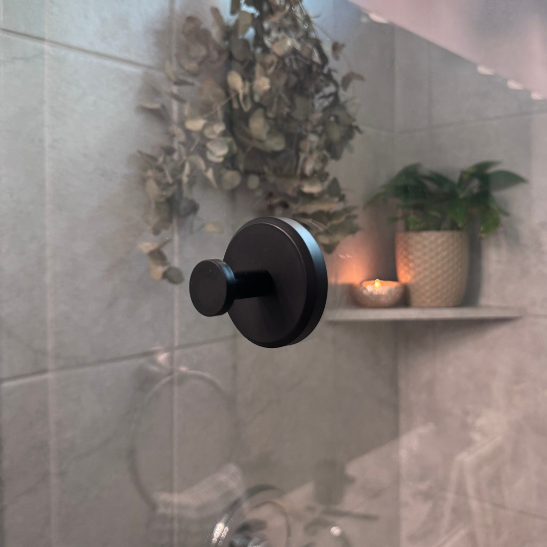 Luxurious Twist-Lock Suction Hooks