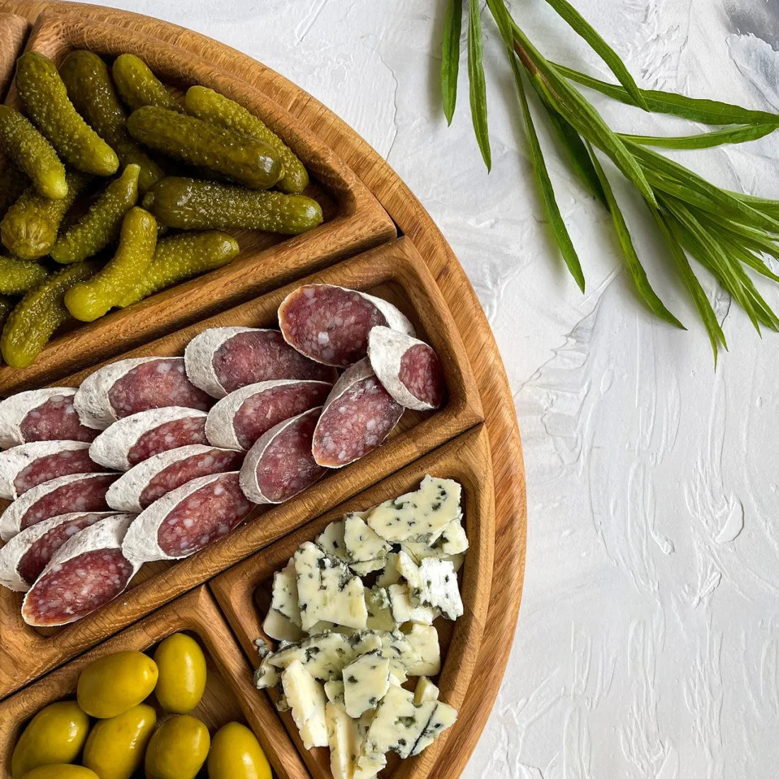 Wooden Serving Tray – A Stylish Centrepiece for Every Occasion