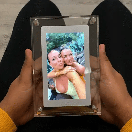 The Souvenir Frame - Relive Your Most Cherished Memories